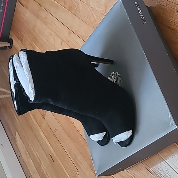 Like New: Vince Camuto slouchy suede ankle peep-toed heeled booties - Picture 3 of 6